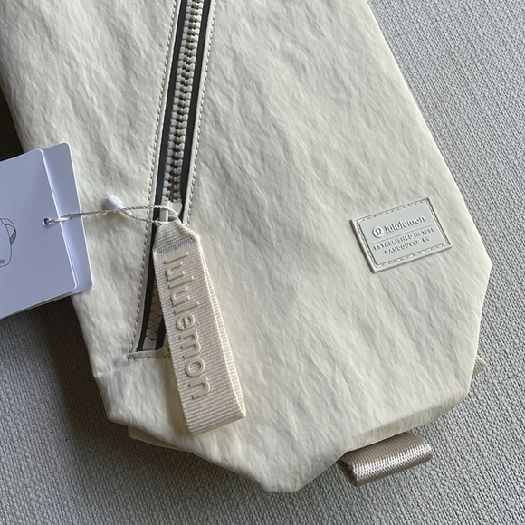 NWT Lululemon Fast Track Bag 2.0 9L - light ivory main image 5